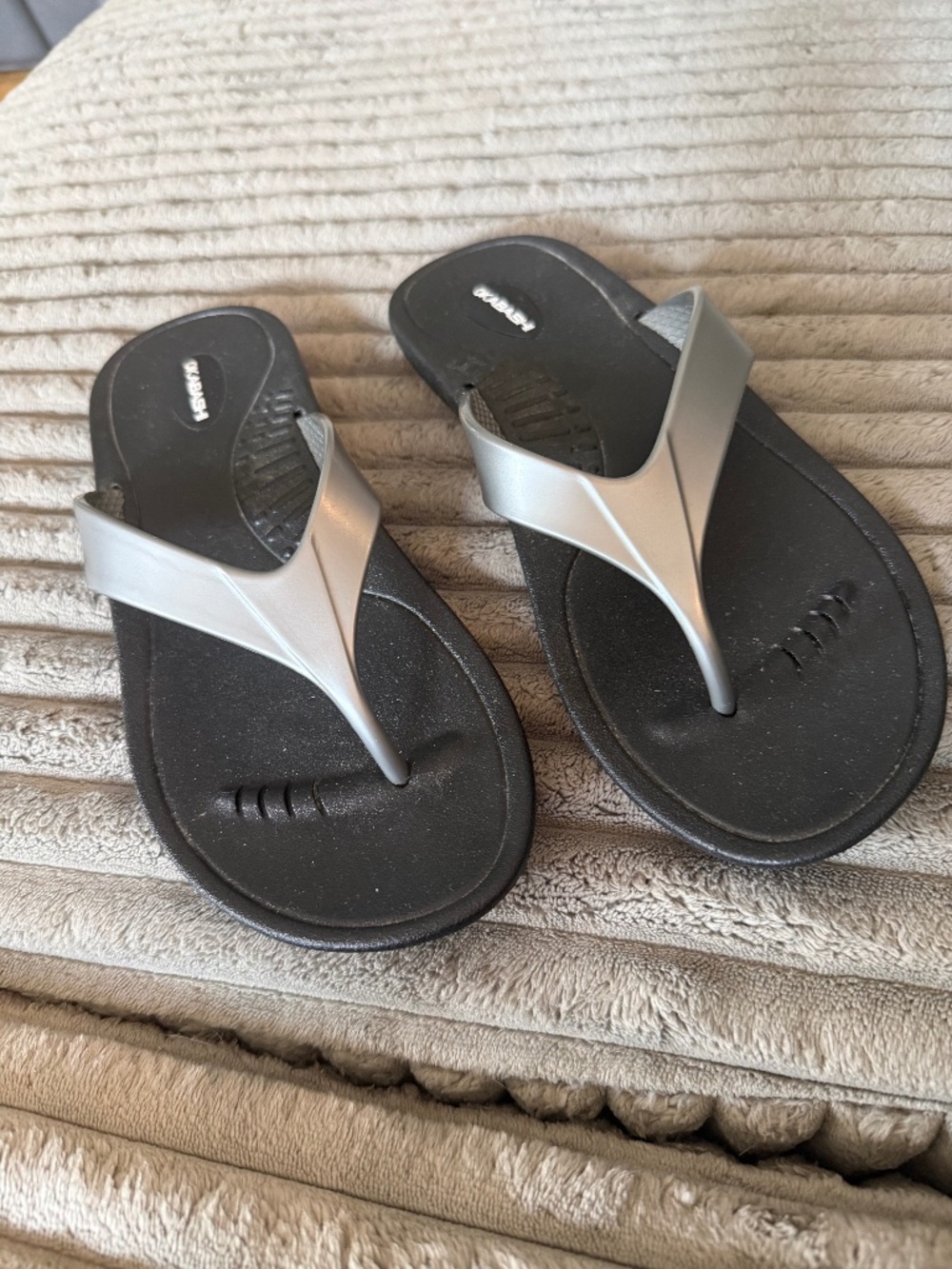 Okabashi black flip flops,M/L